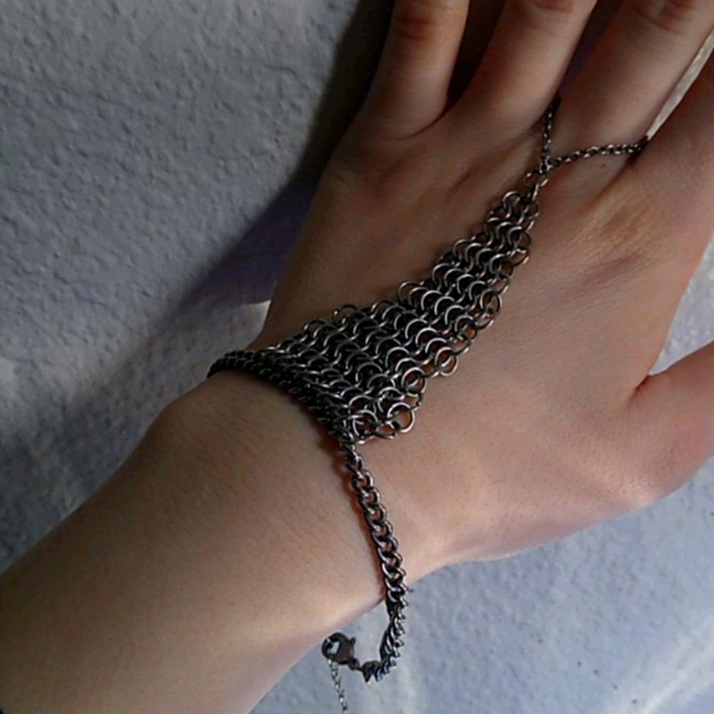 Chainmail wristlet